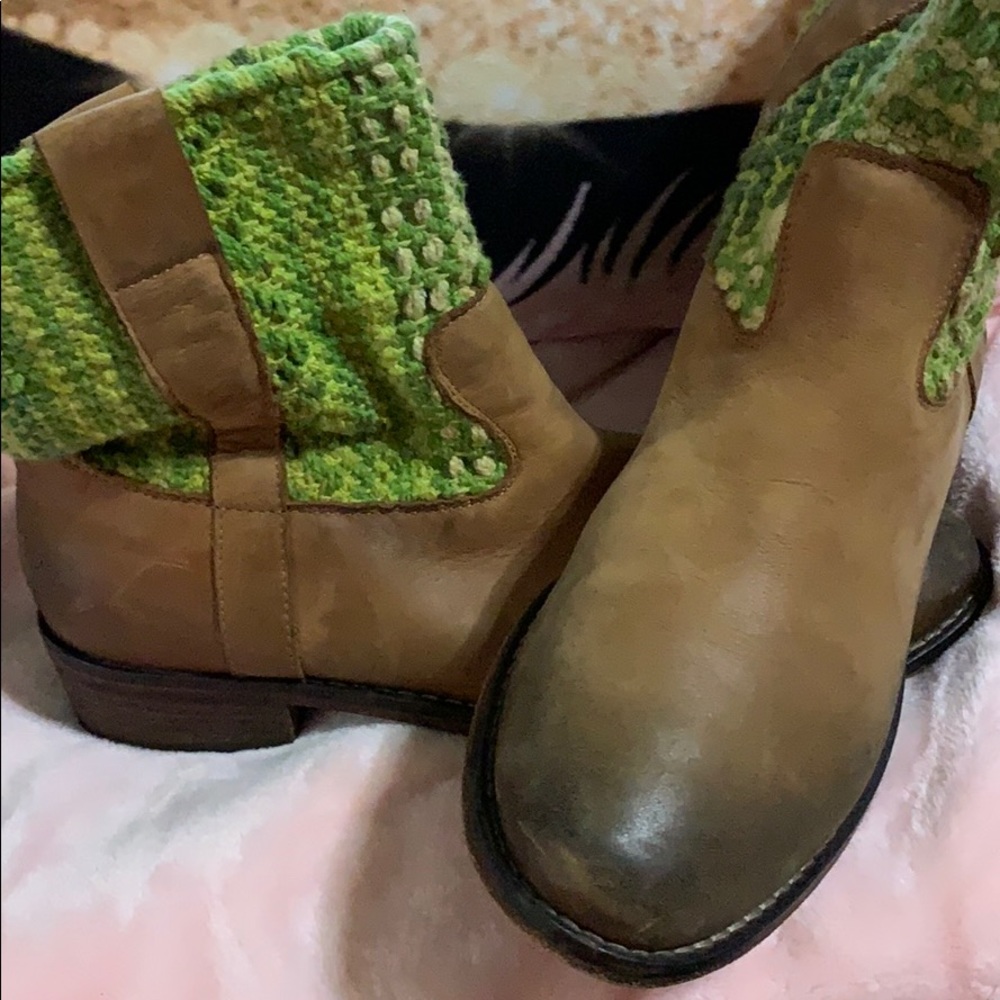 Boots - Picture 4 of 8